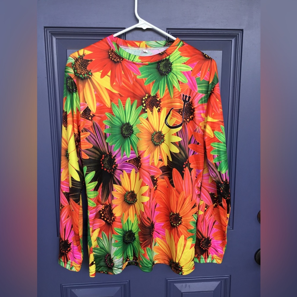Reel Wicked fishing performance long sleeve shirt.  Vibrant floral design. SZ S